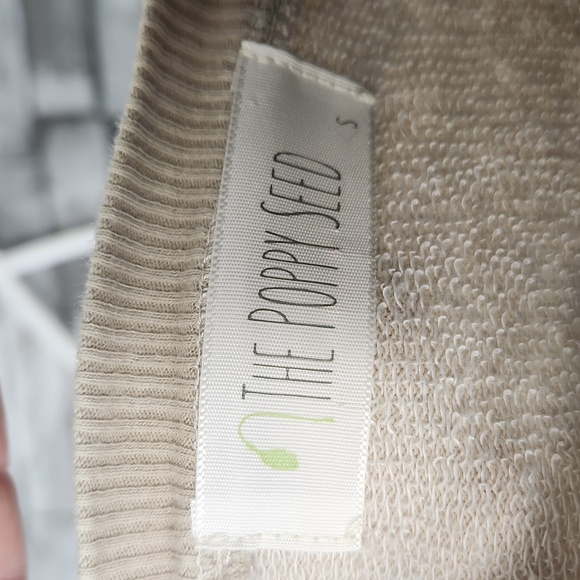 The Poppy Seed Moutain Sweatshirt - Picture 8 of 8